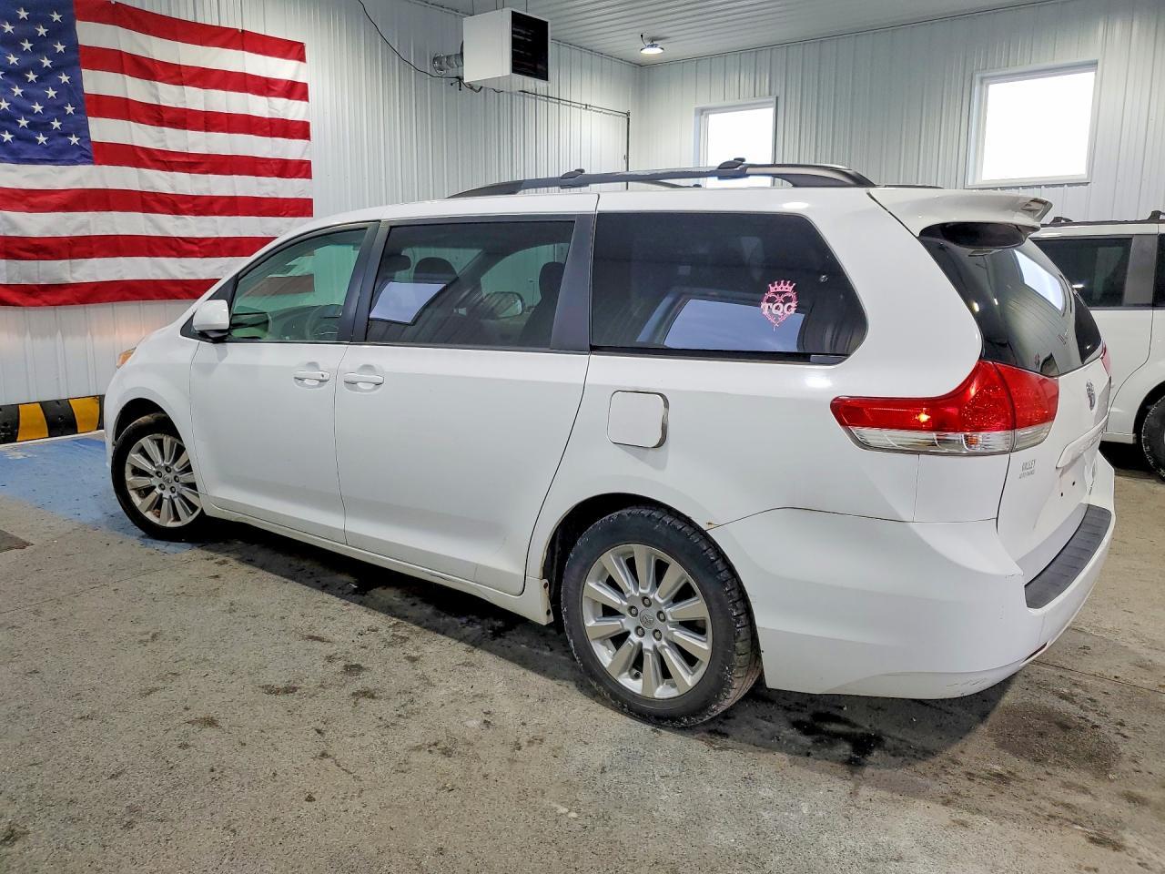 2013 TOYOTA SIENNA