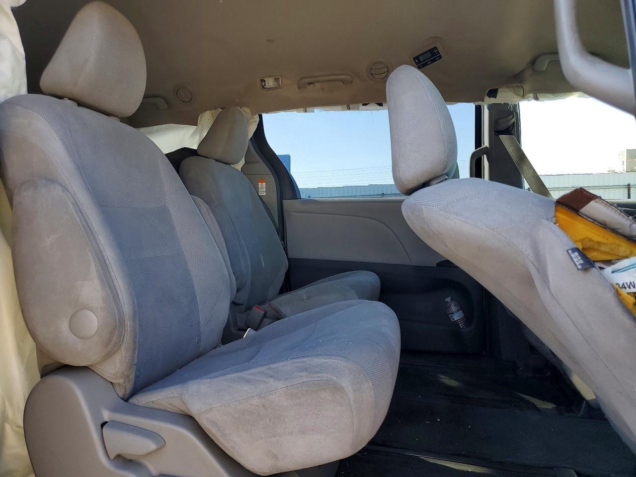 2016 TOYOTA SIENNA