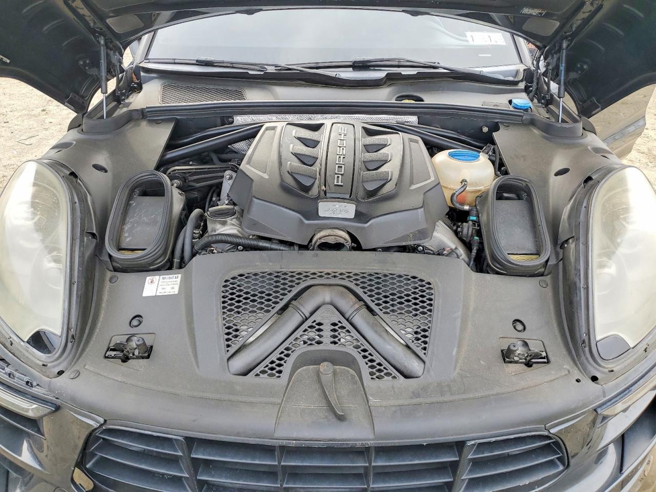 2017 PORSCHE Macan