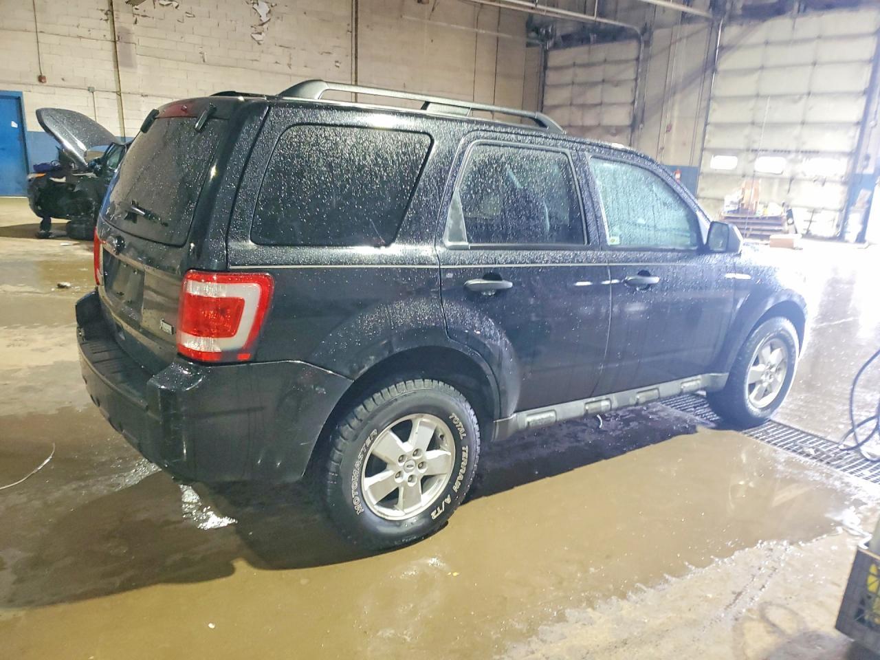 2010 FORD ESCAPE