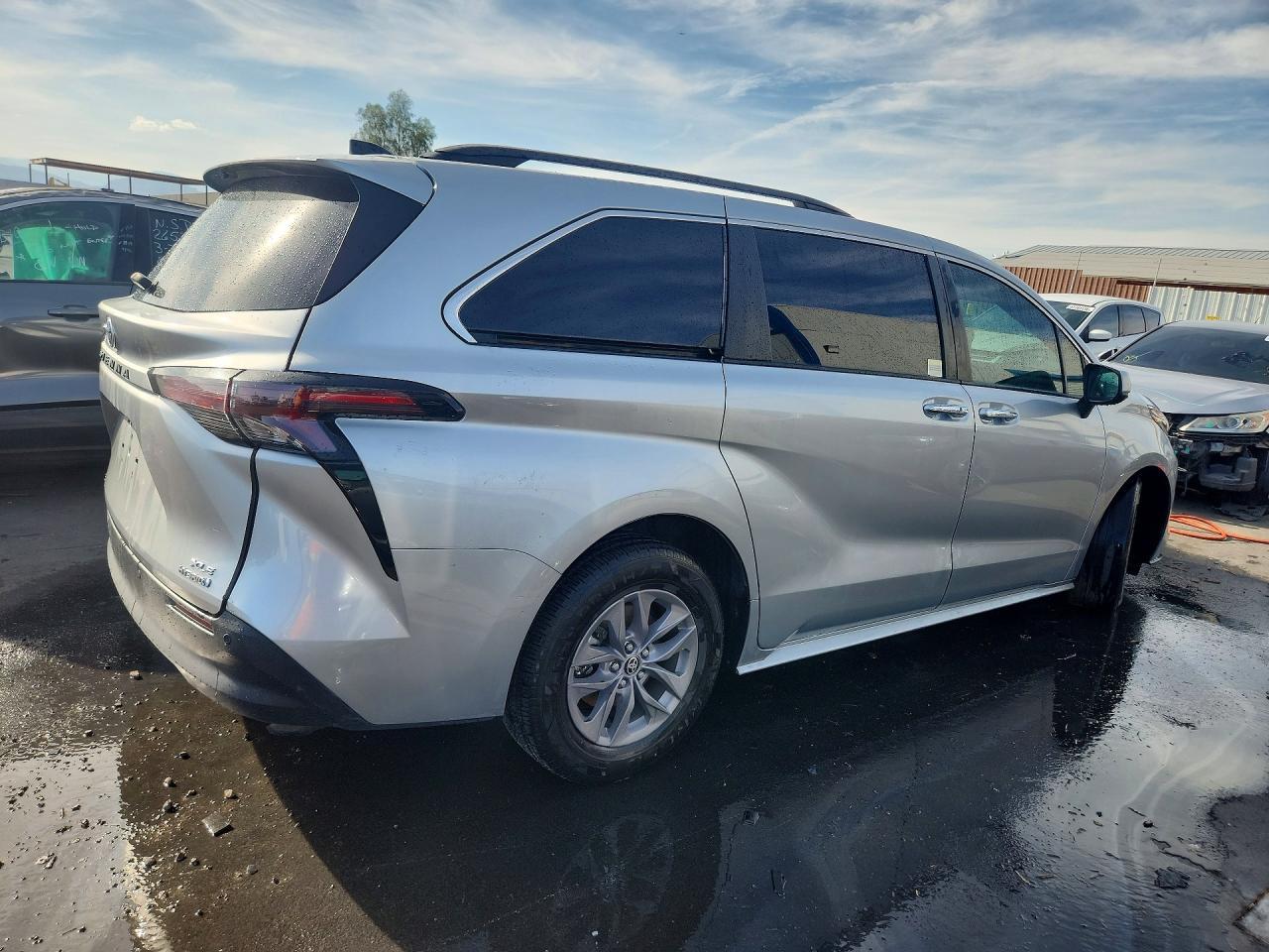 2023 TOYOTA SIENNA