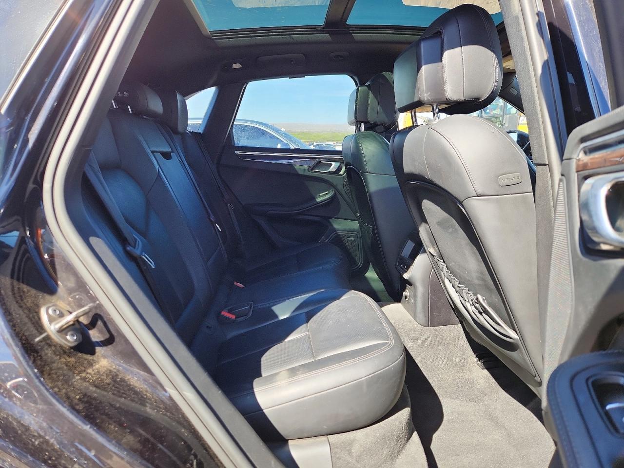 2015 PORSCHE Macan