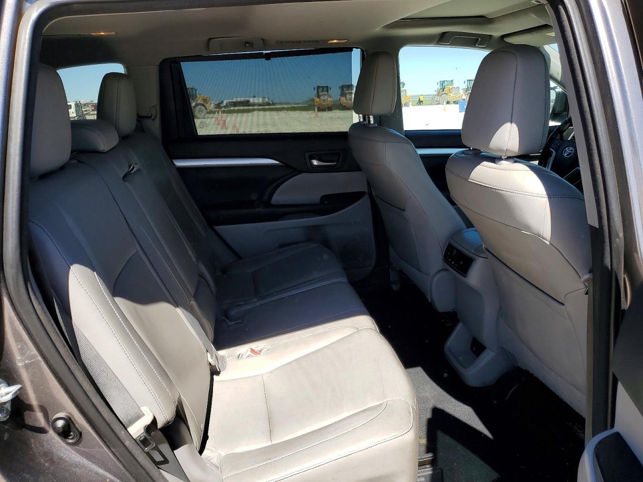 2015 TOYOTA HIGHLANDER