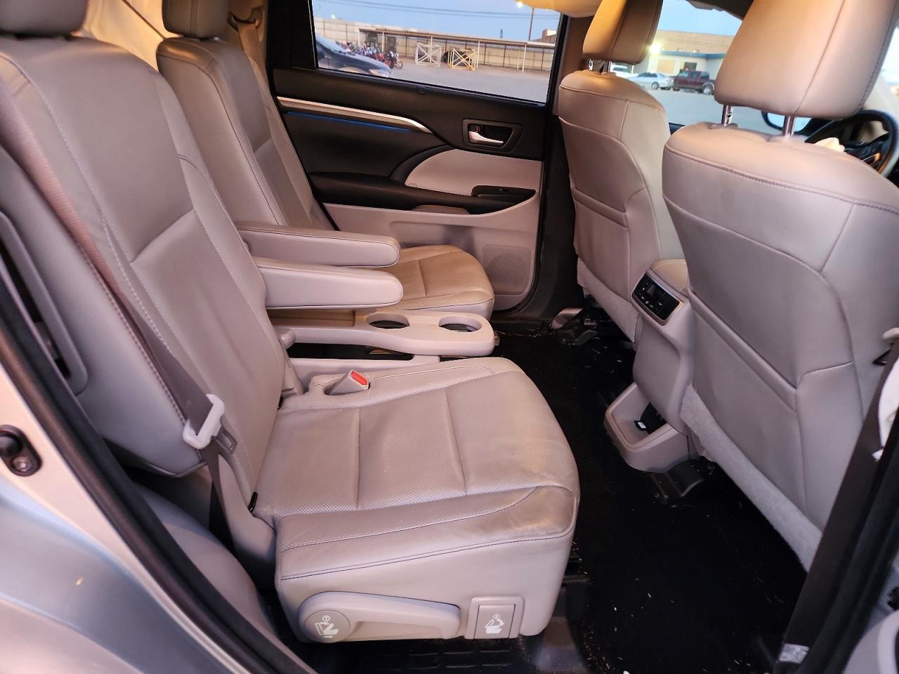 2017 TOYOTA HIGHLANDER