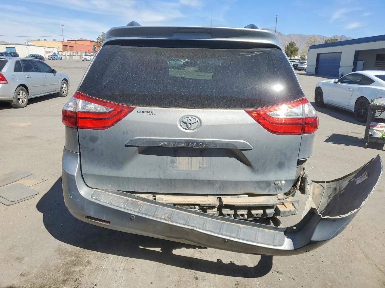 2016 TOYOTA SIENNA