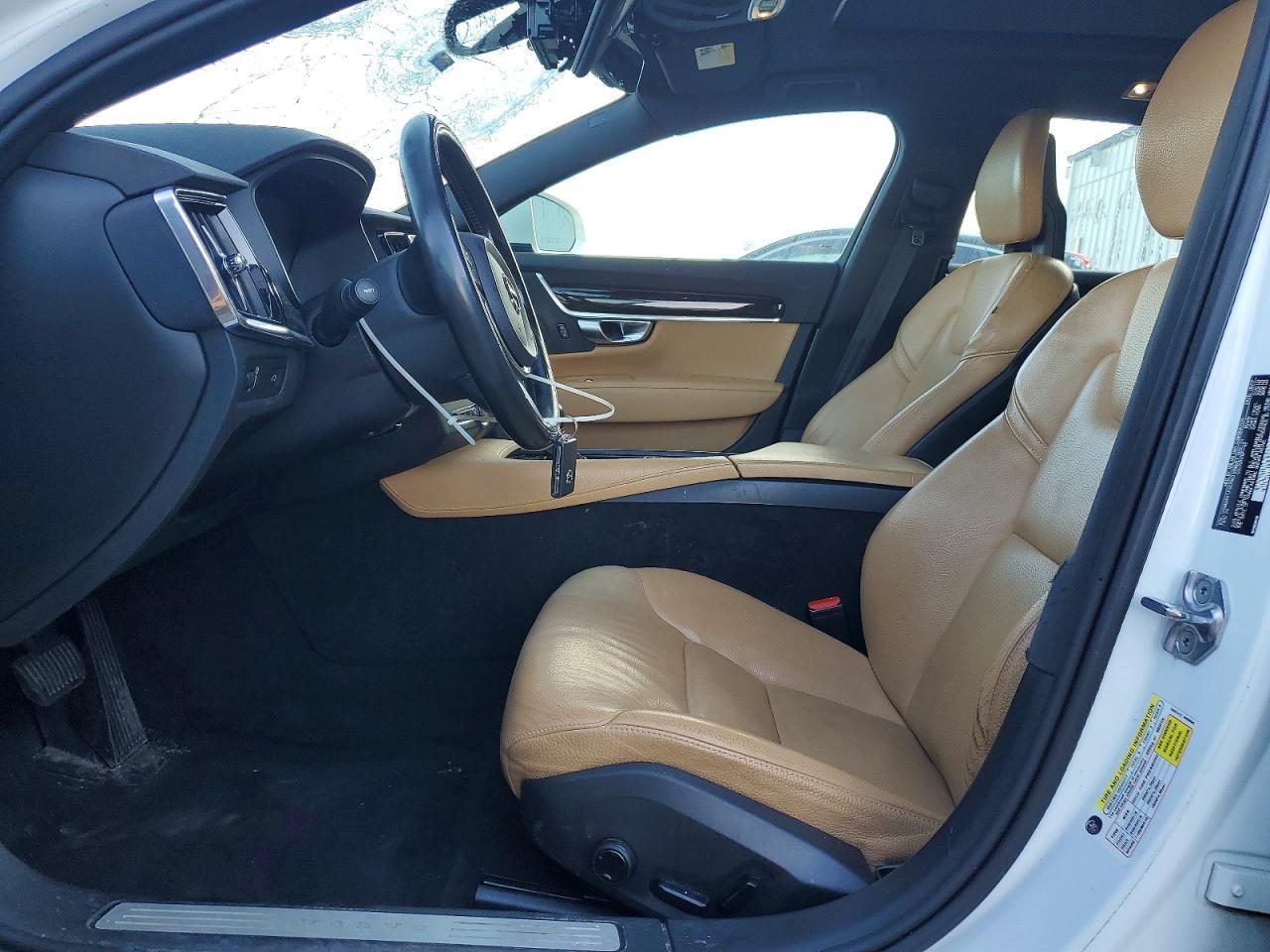 2018 VOLVO S90