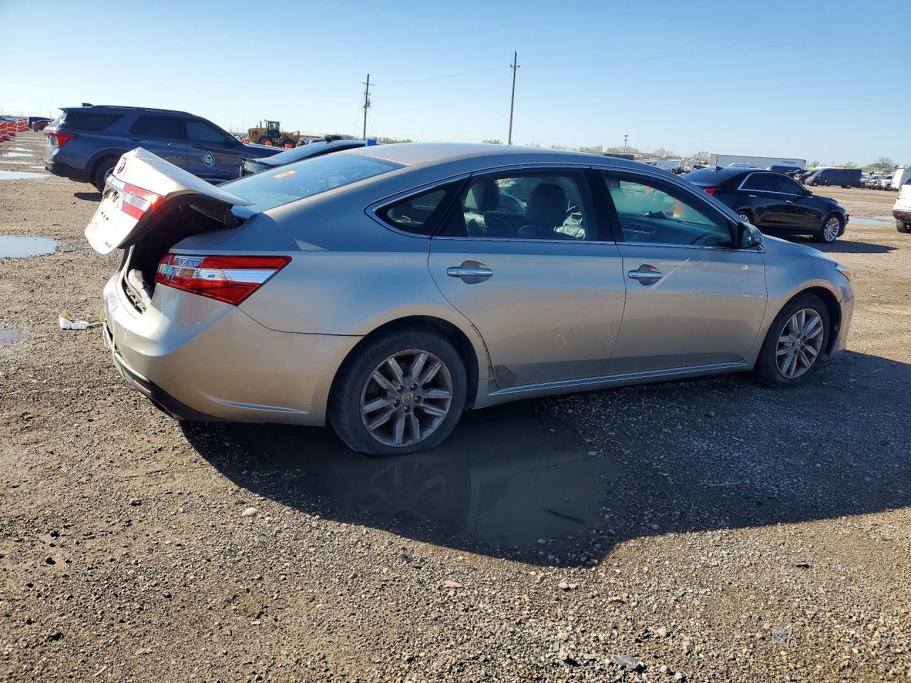 2013 TOYOTA Avalon
