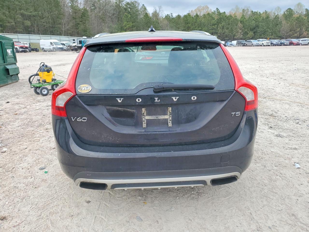 2015 VOLVO V60