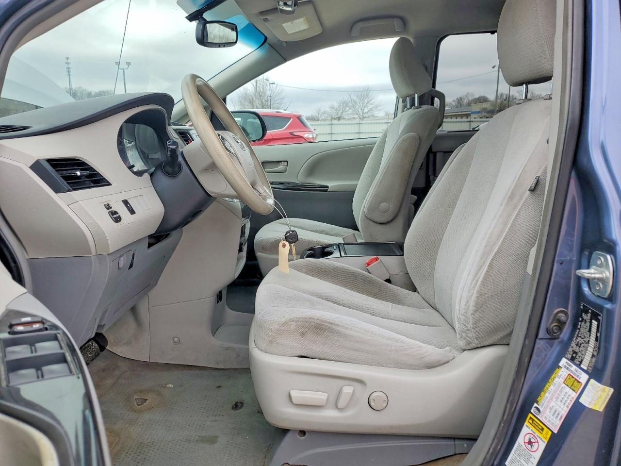 2014 TOYOTA SIENNA