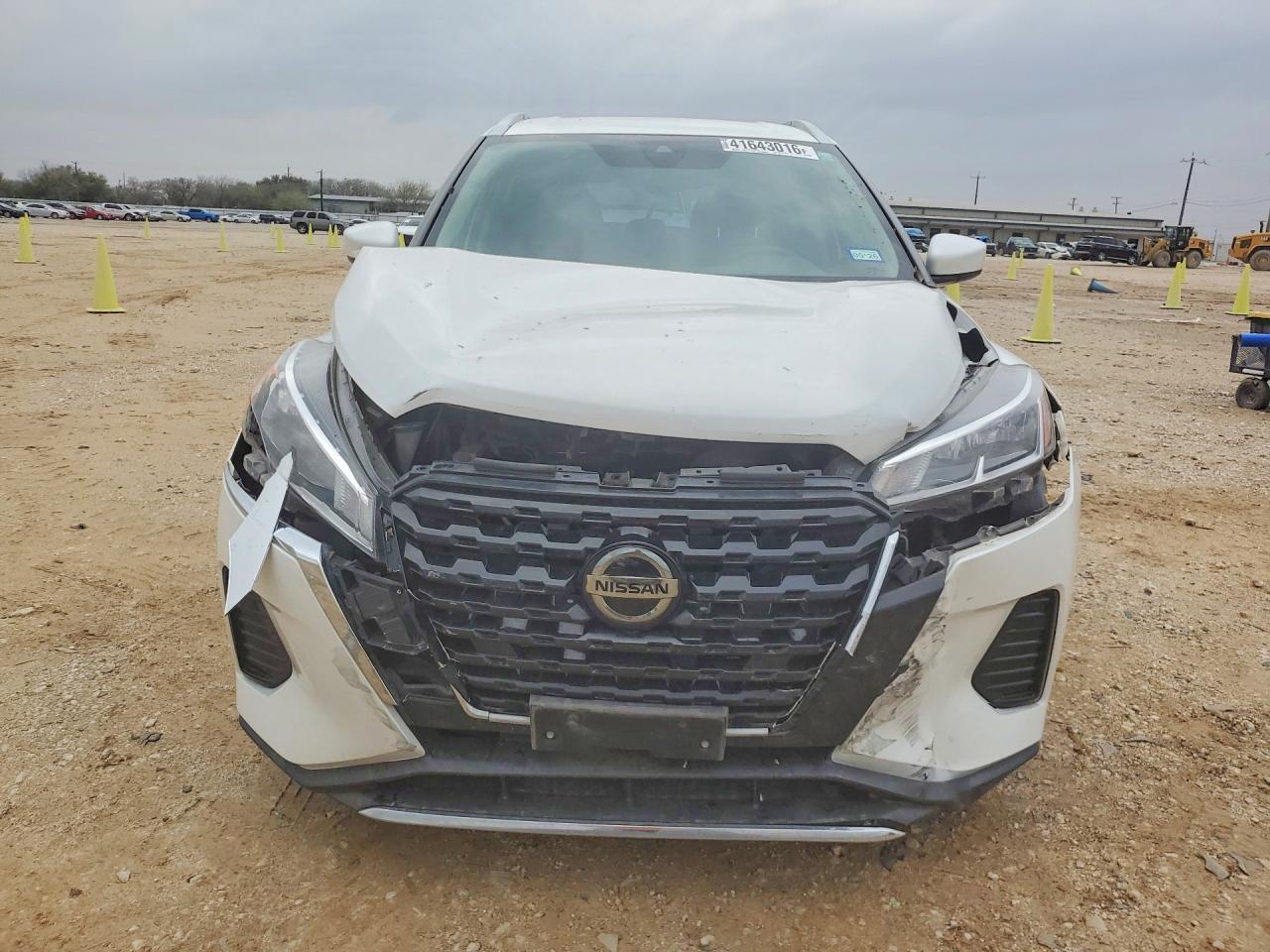2021 NISSAN KICKS