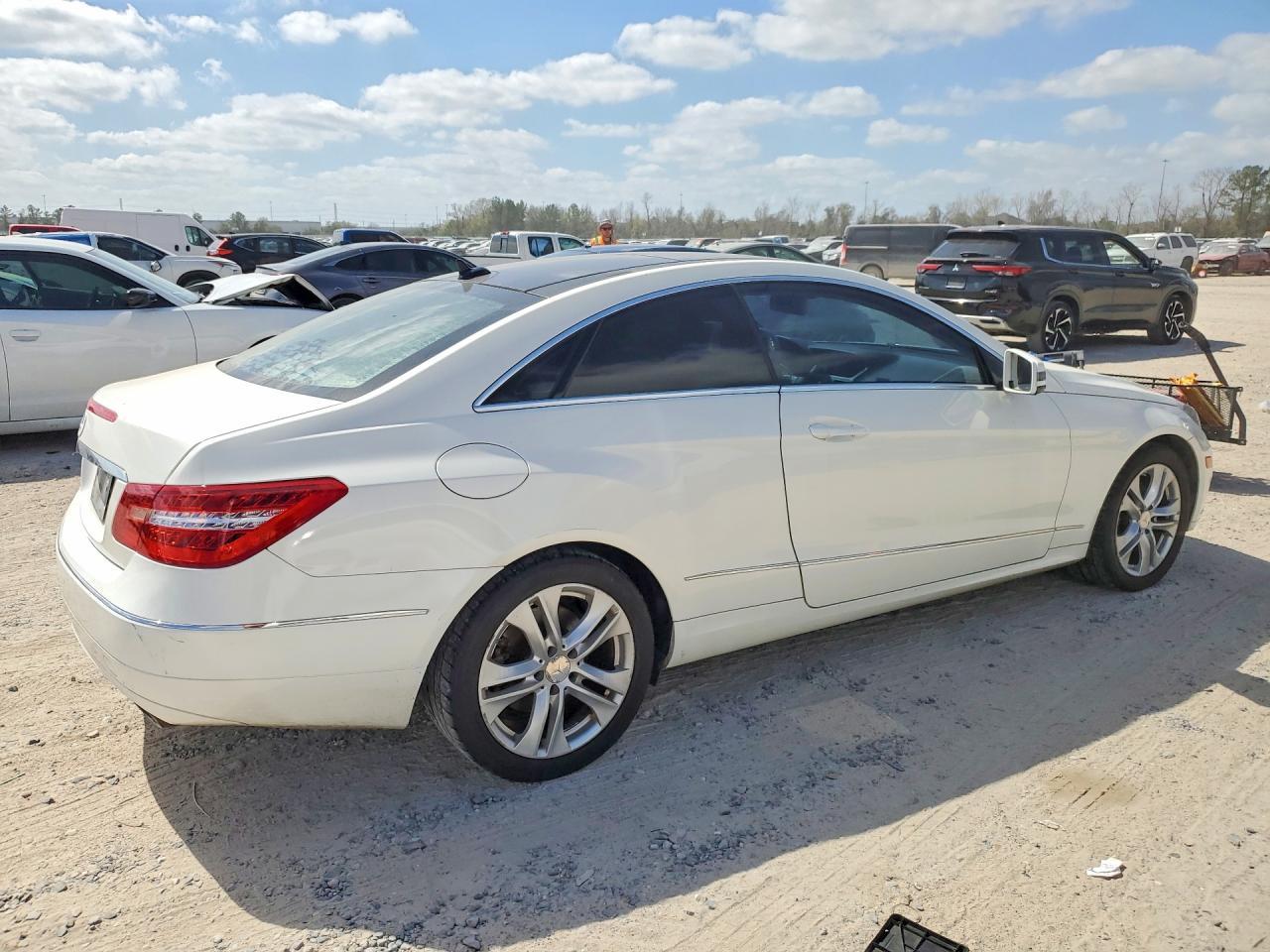 2011 MERCEDES-BENZ E-Class