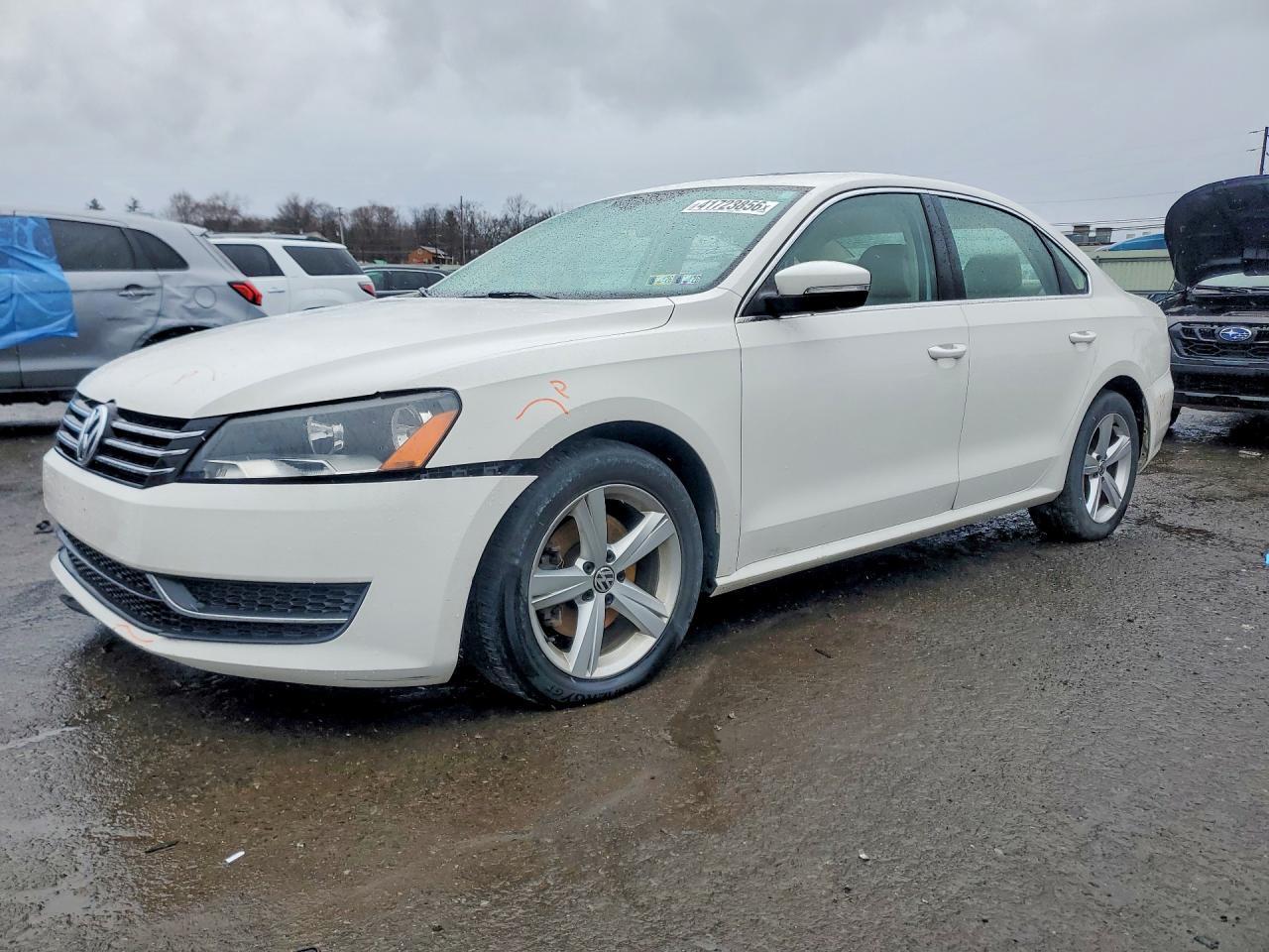 2012 VOLKSWAGEN Passat