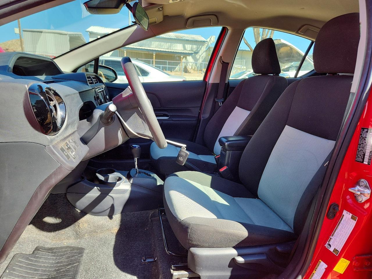 2016 TOYOTA Prius c