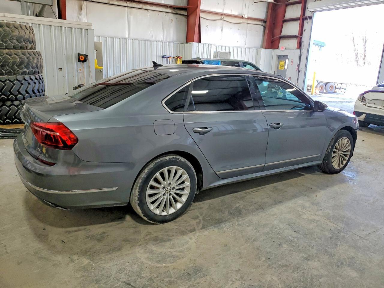 2017 VOLKSWAGEN Passat