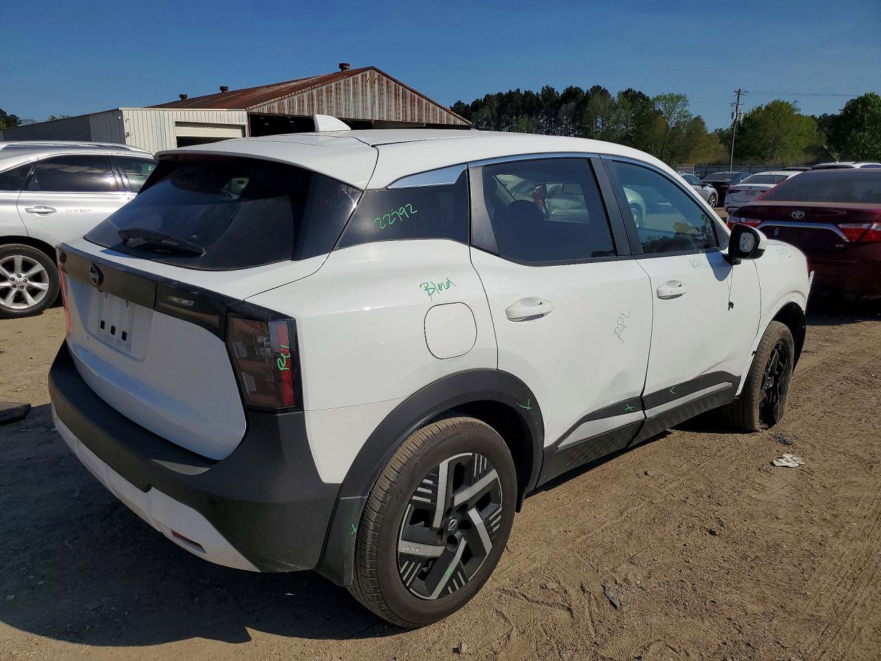 2025 NISSAN KICKS