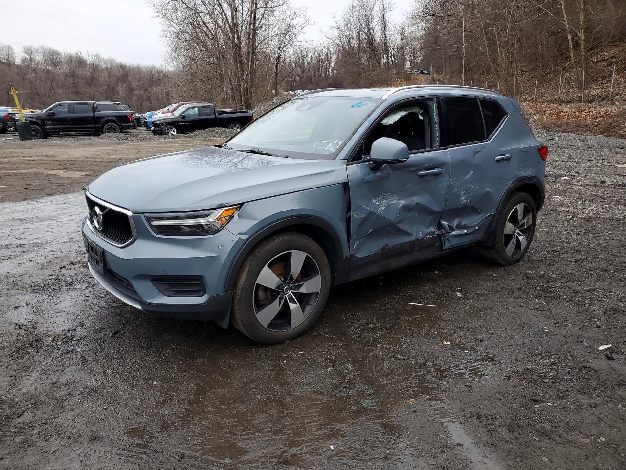 2020 VOLVO XC40