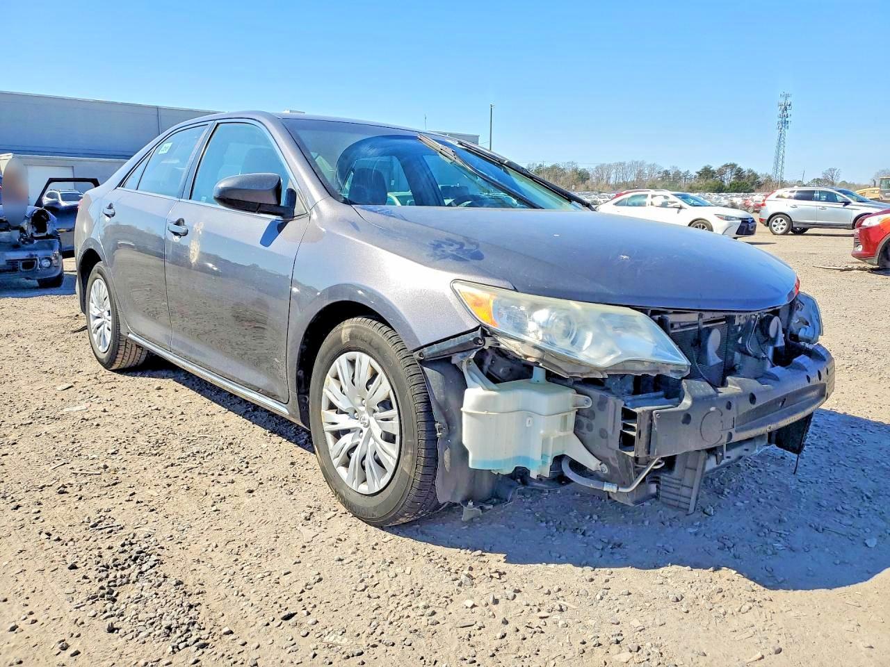 2014 TOYOTA CAMRY