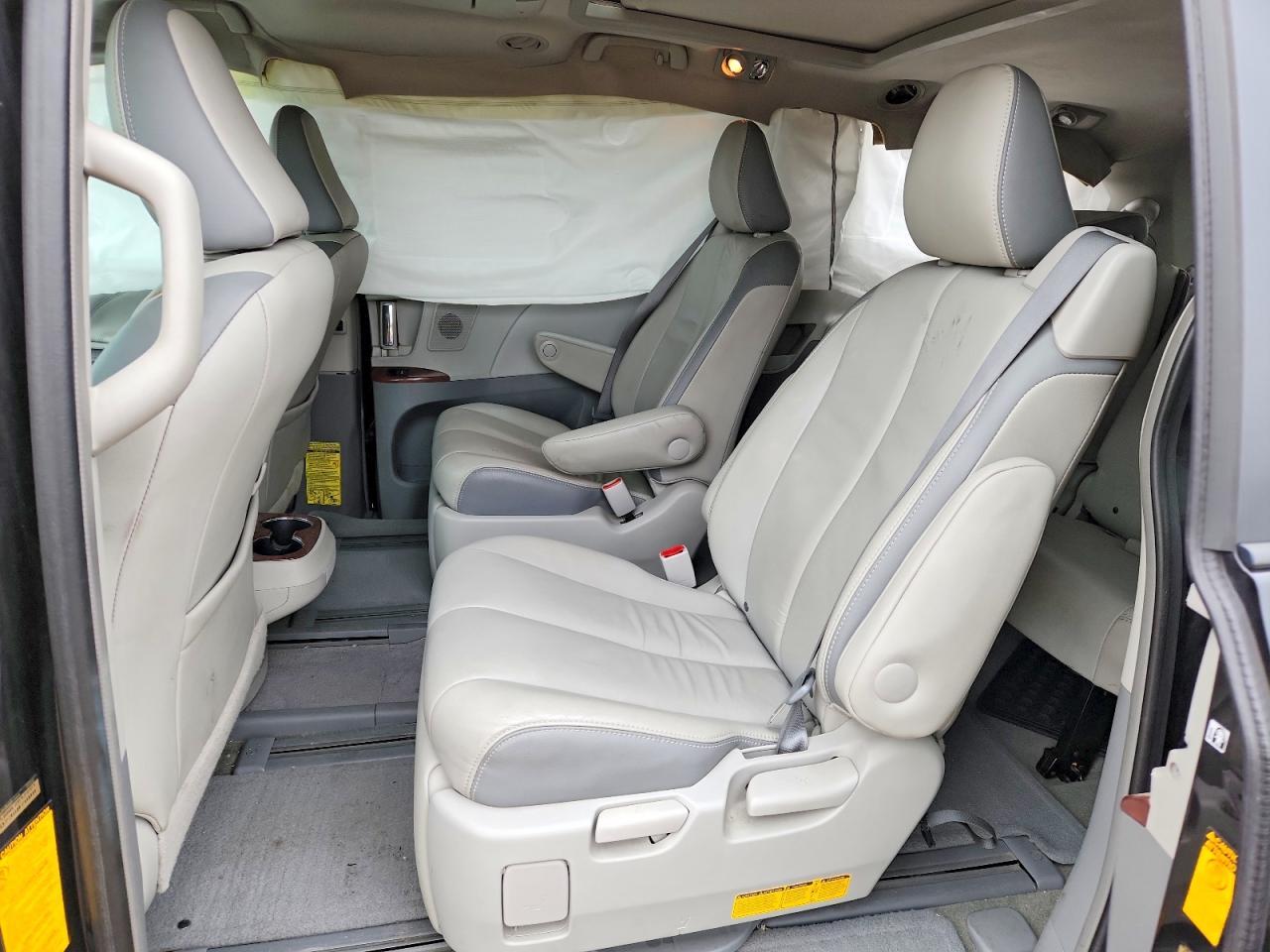 2014 TOYOTA SIENNA