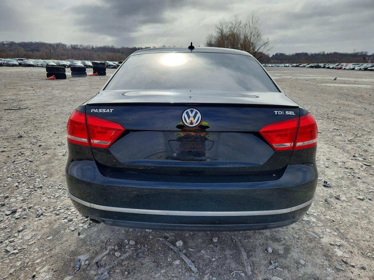2014 VOLKSWAGEN Passat