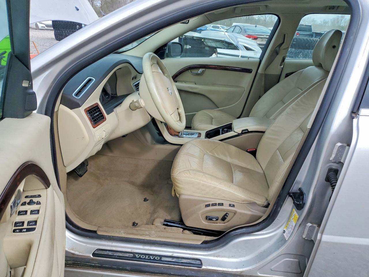 2008 VOLVO V70