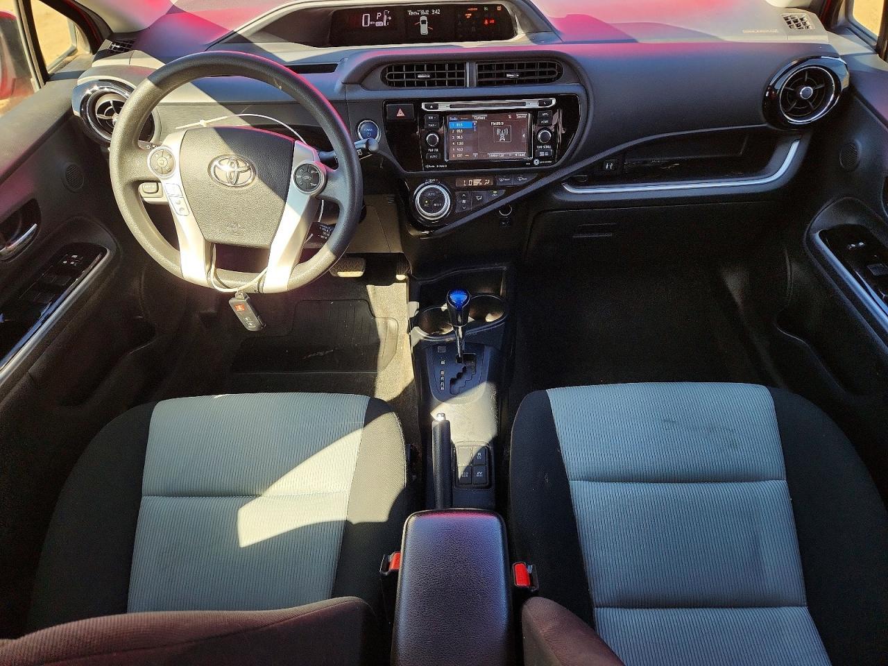 2016 TOYOTA Prius c