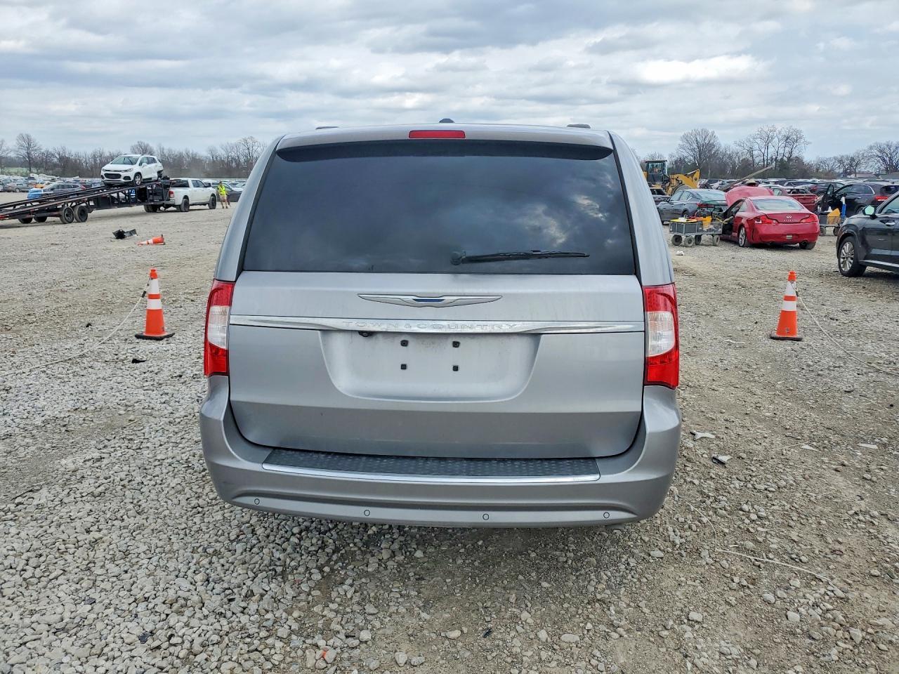 2016 CHRYSLER Town & Country