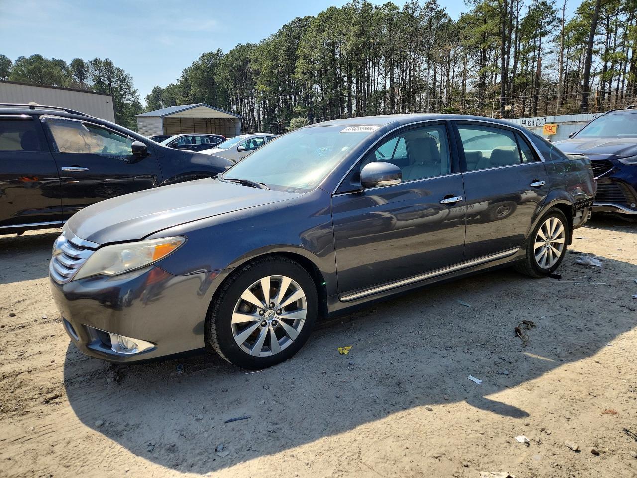 2011 TOYOTA Avalon