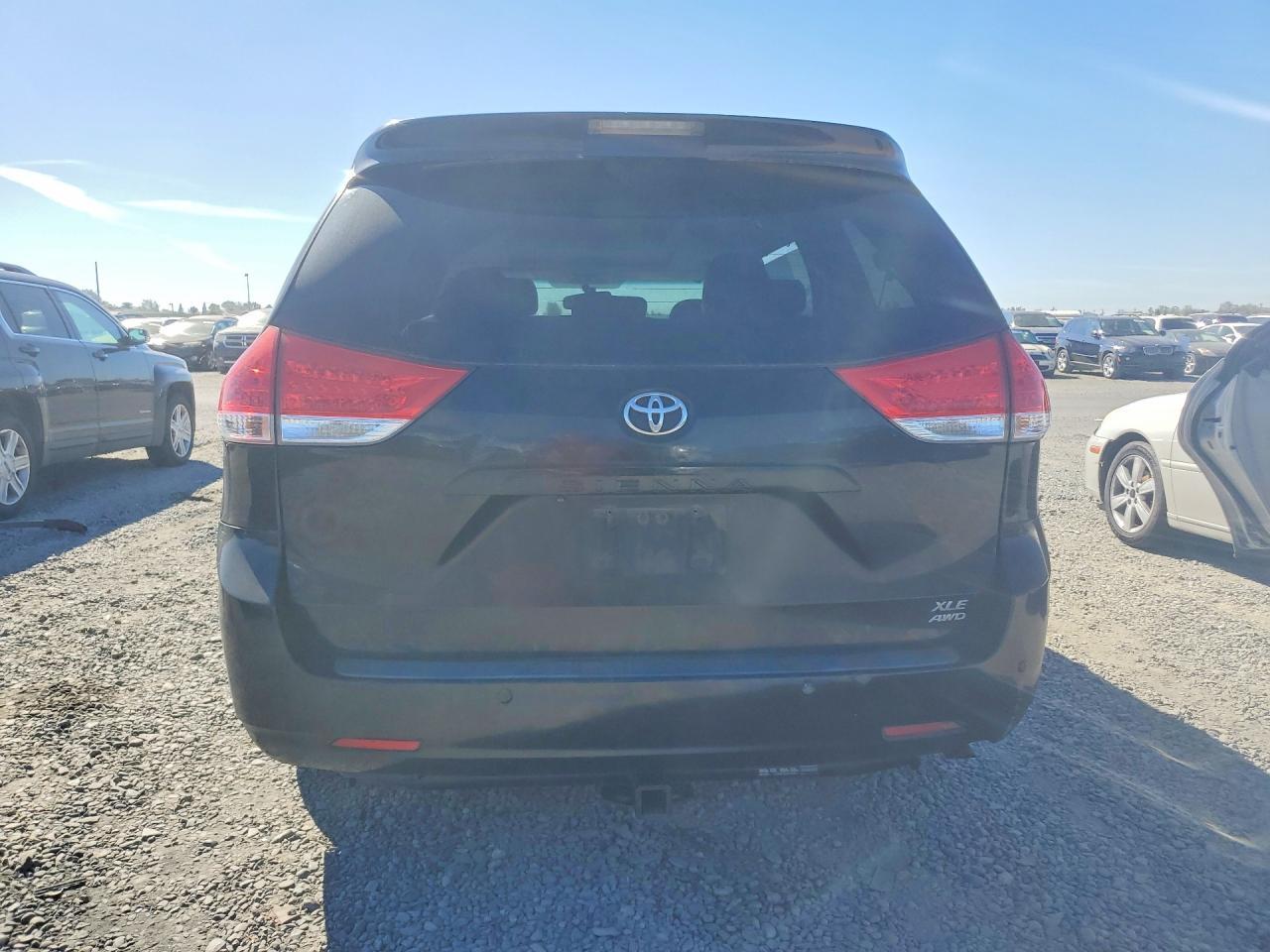 2011 TOYOTA SIENNA