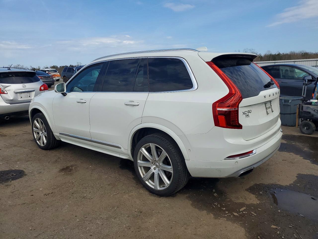 2017 VOLVO XC90