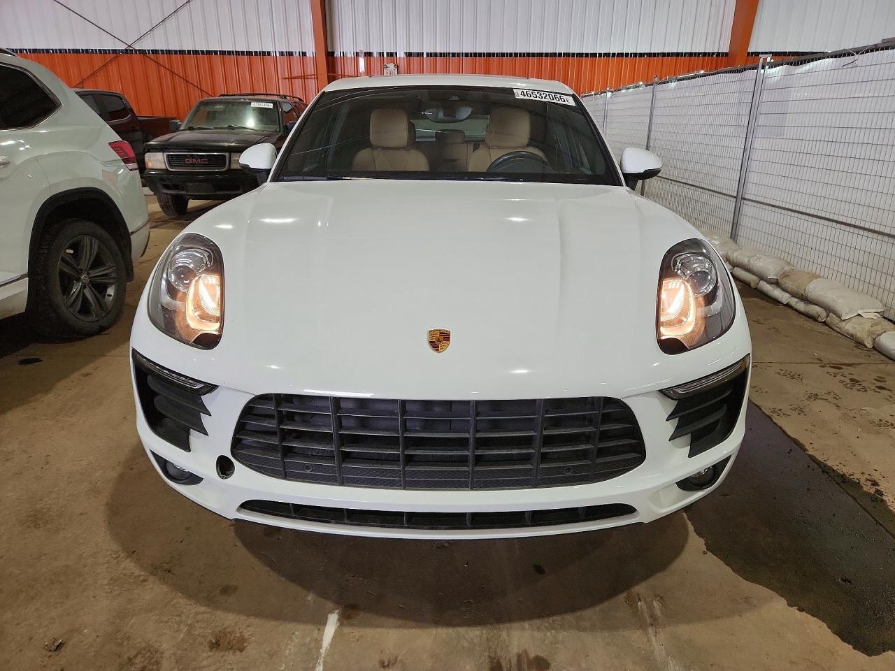 2017 PORSCHE Macan