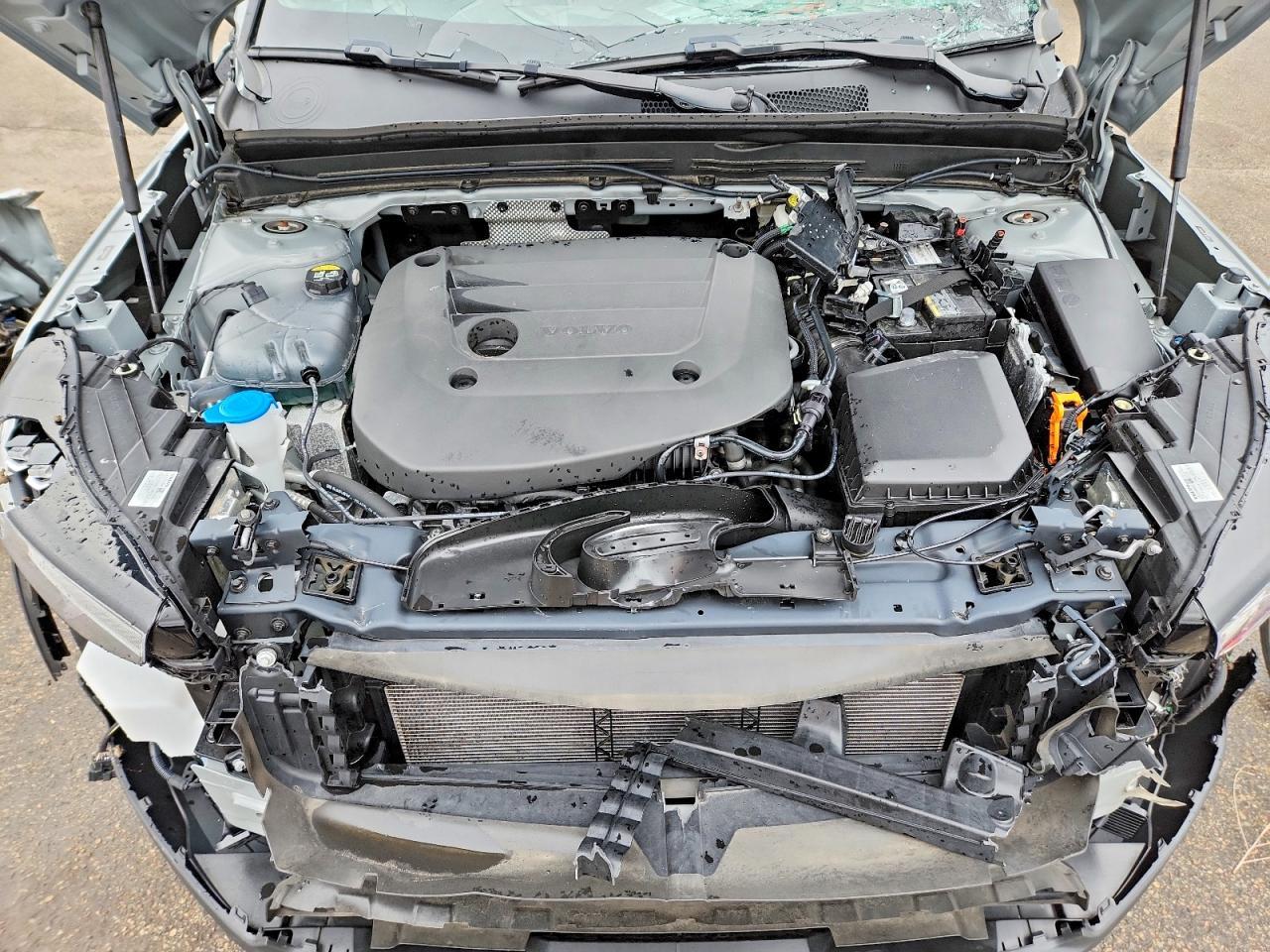 2024 VOLVO XC40