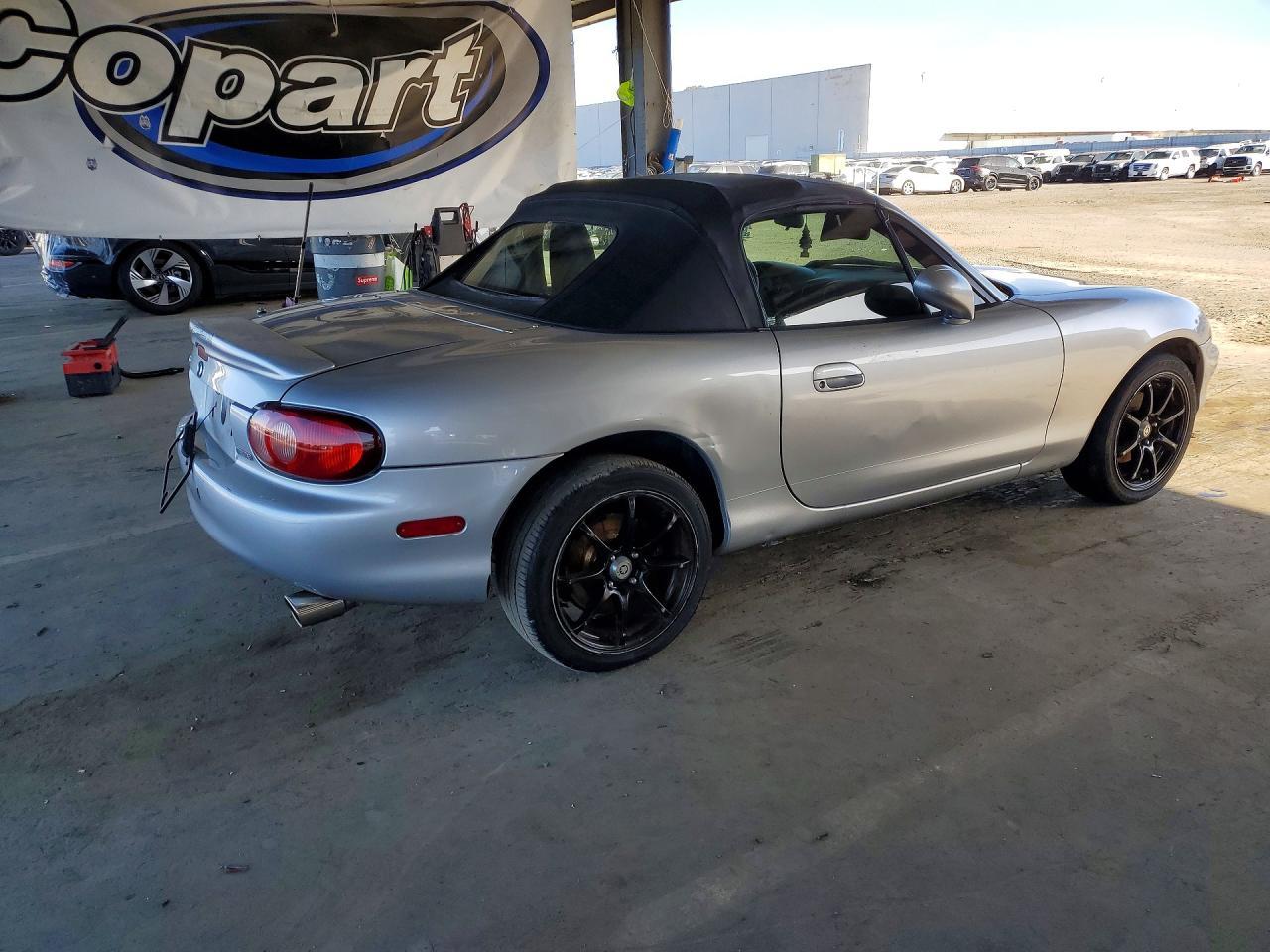 2004 MAZDA MX-5 Miata