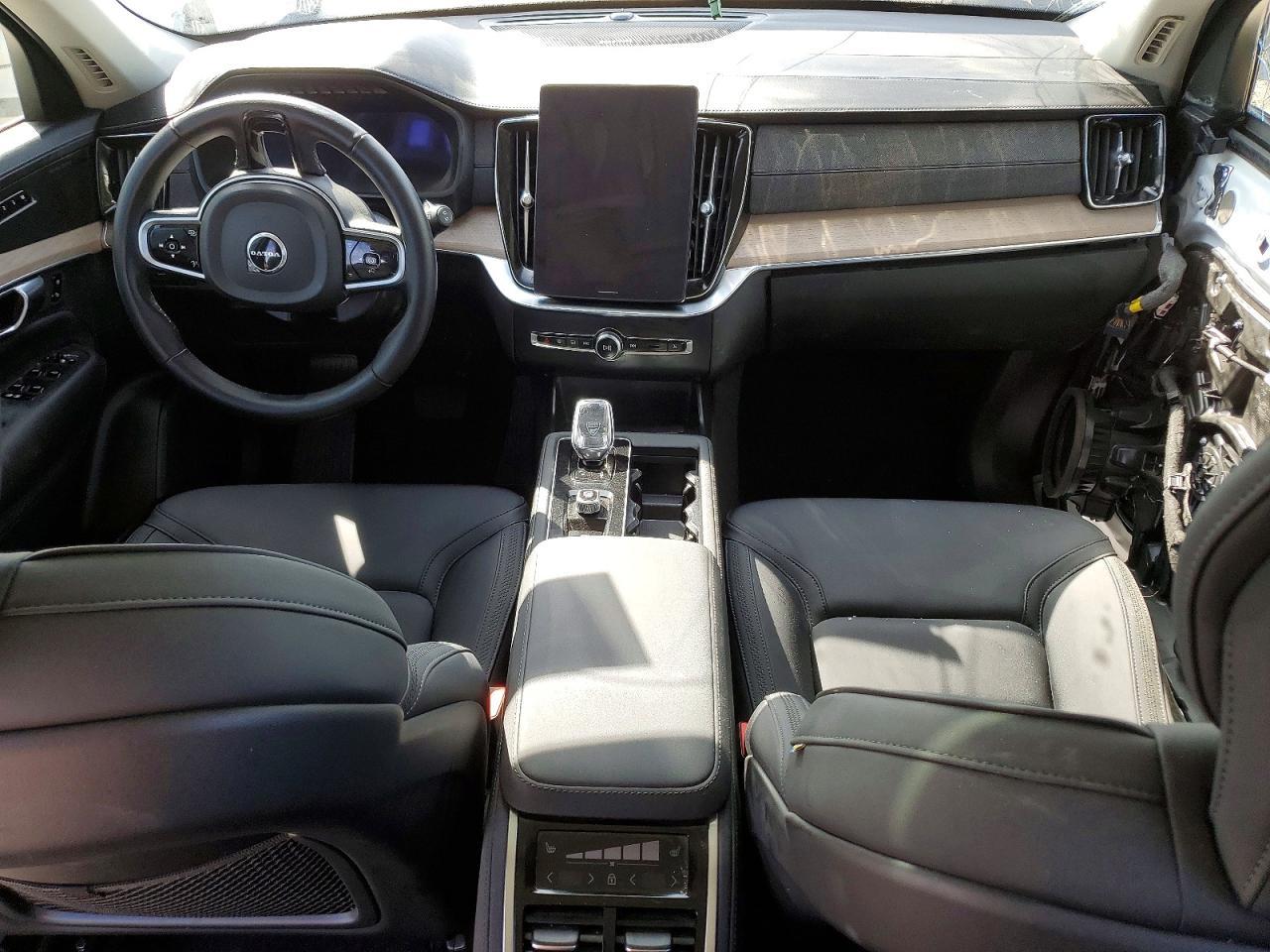 2025 VOLVO XC90