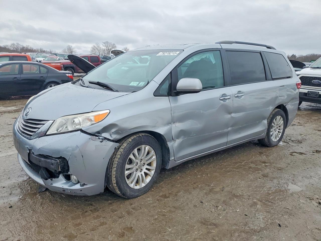 2016 TOYOTA SIENNA