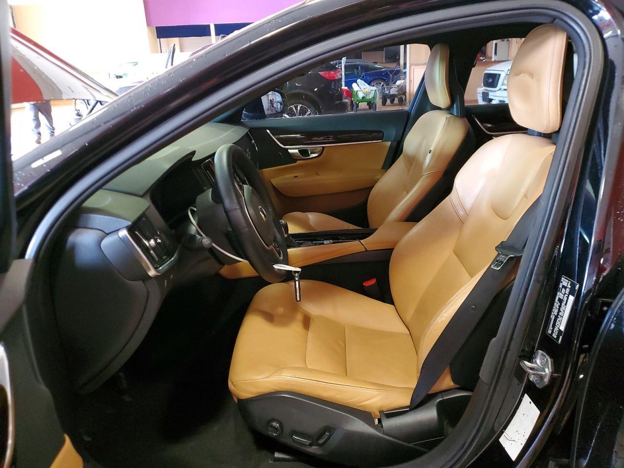 2017 VOLVO S90