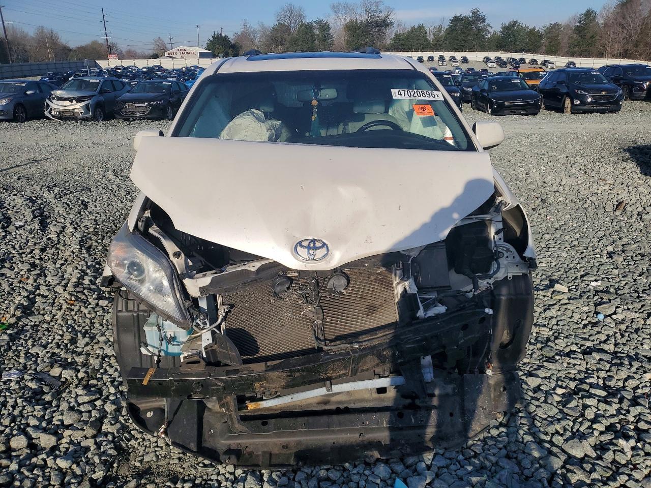 2016 TOYOTA SIENNA