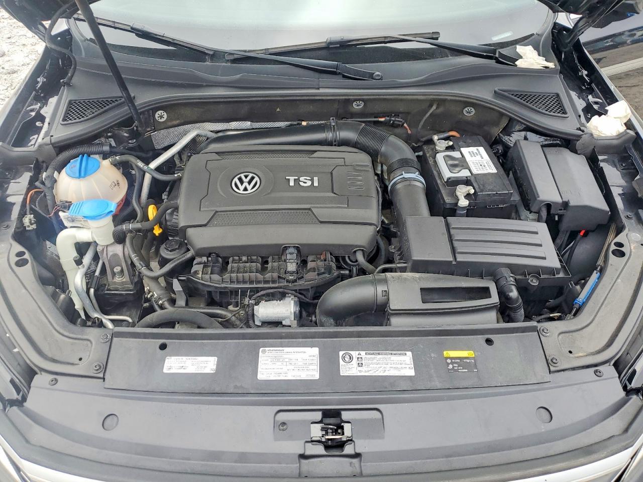 2017 VOLKSWAGEN Passat