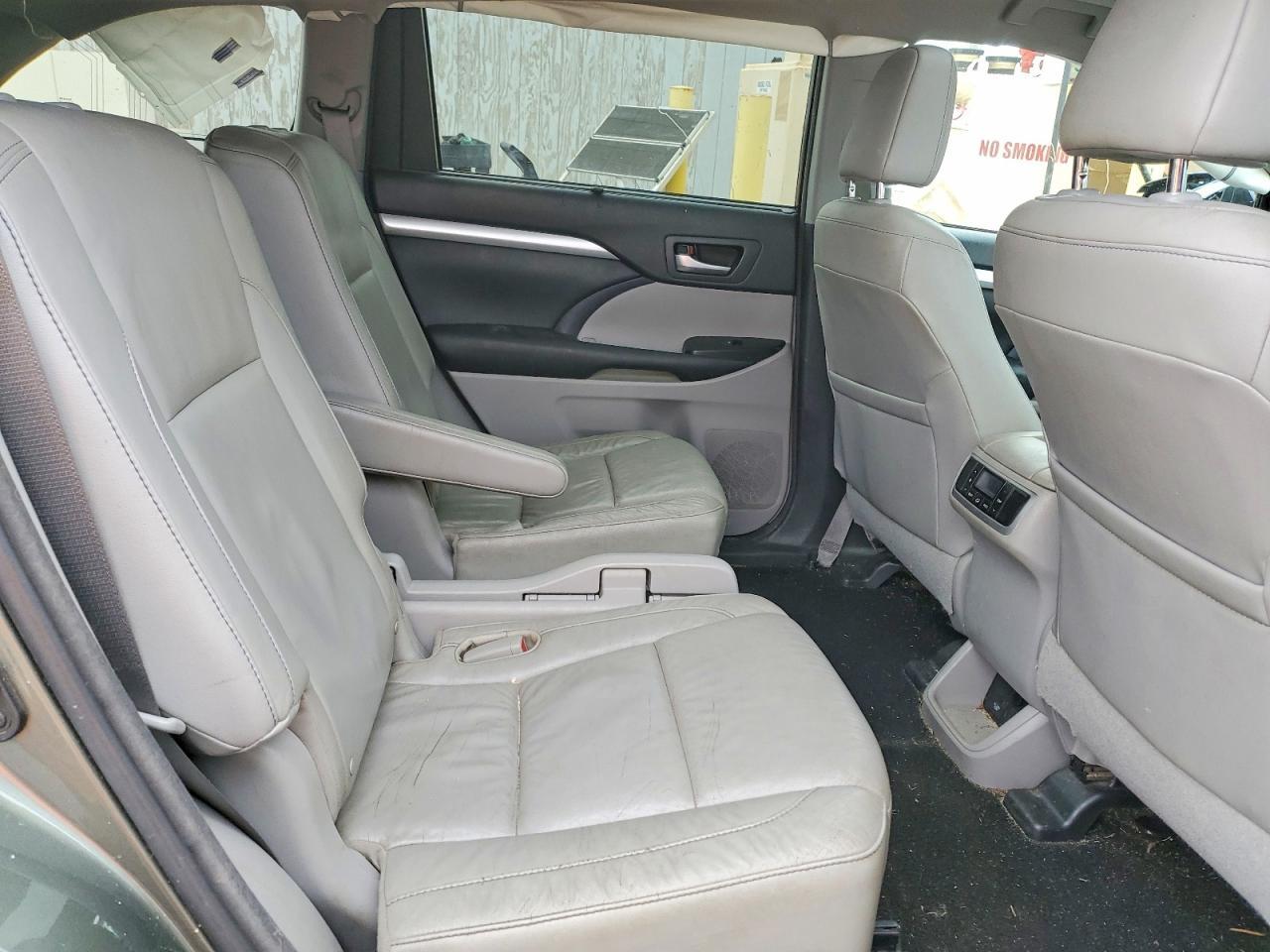 2016 TOYOTA HIGHLANDER