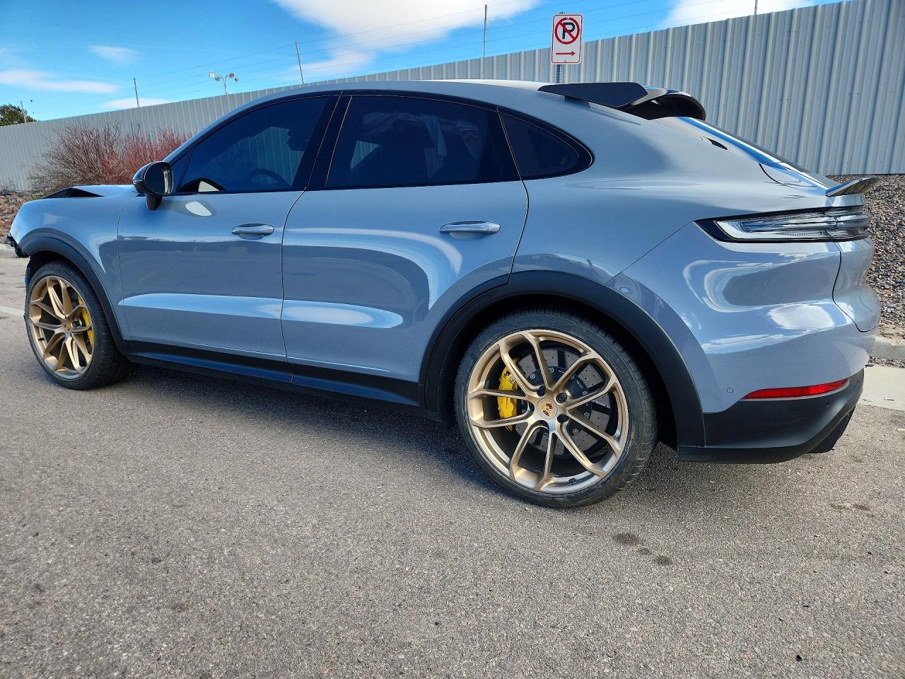 2024 PORSCHE CAYENNE