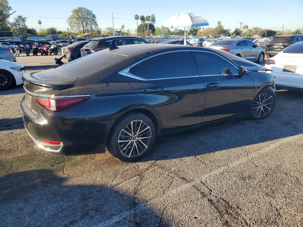 2023 LEXUS ES 300H