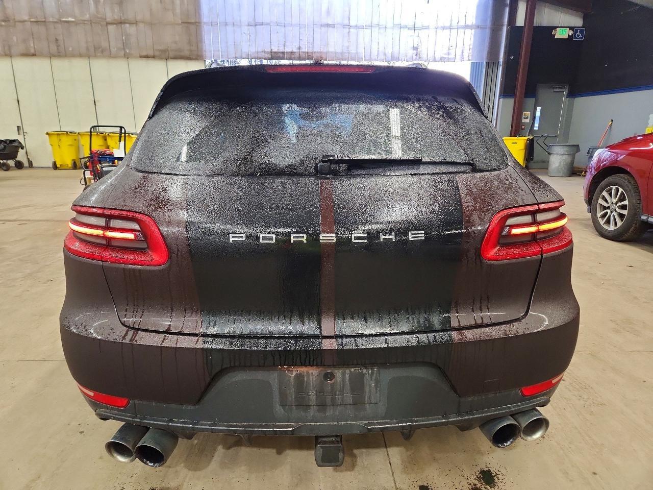 2016 PORSCHE Macan
