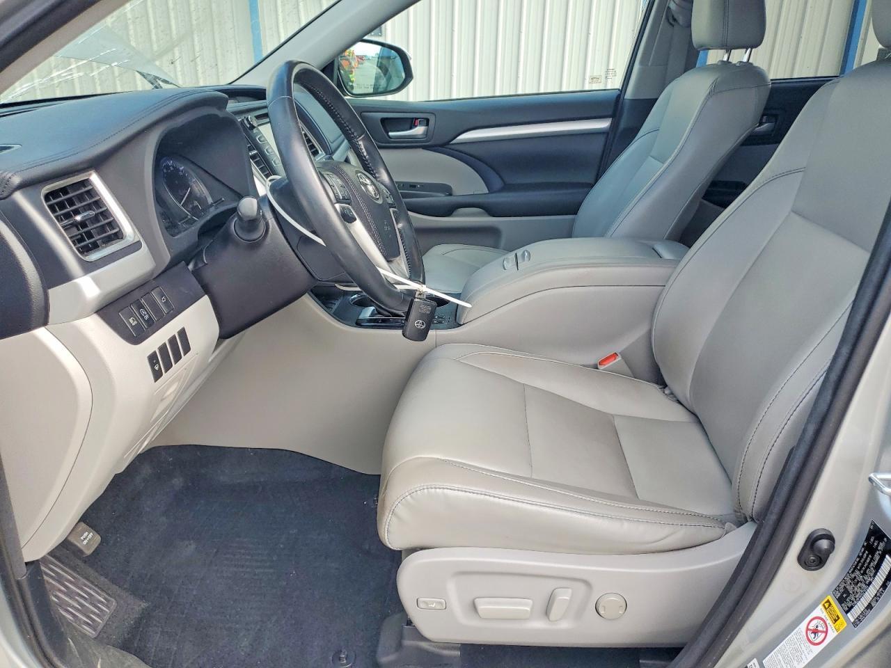2017 TOYOTA HIGHLANDER