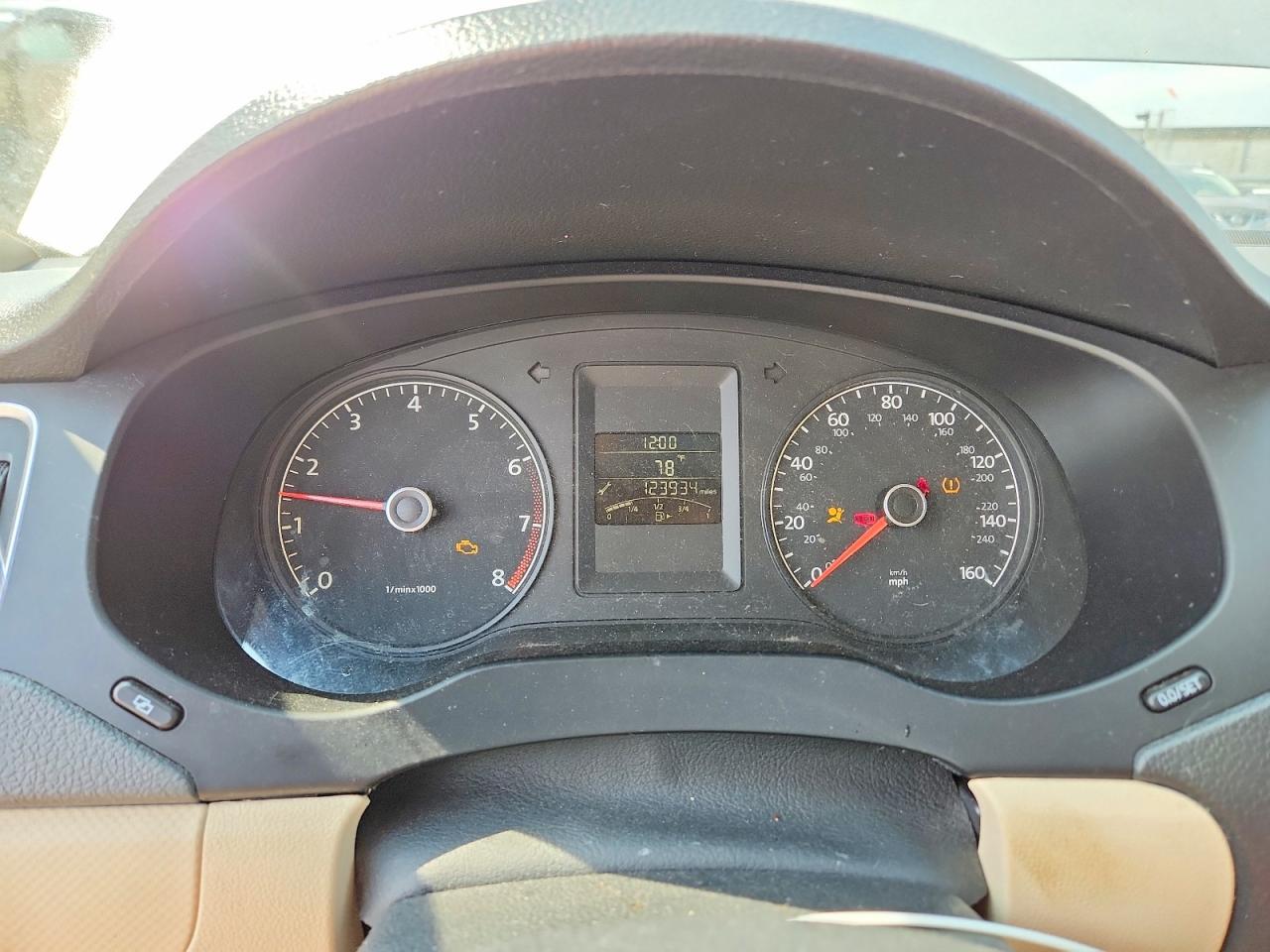2011 VOLKSWAGEN JETTA