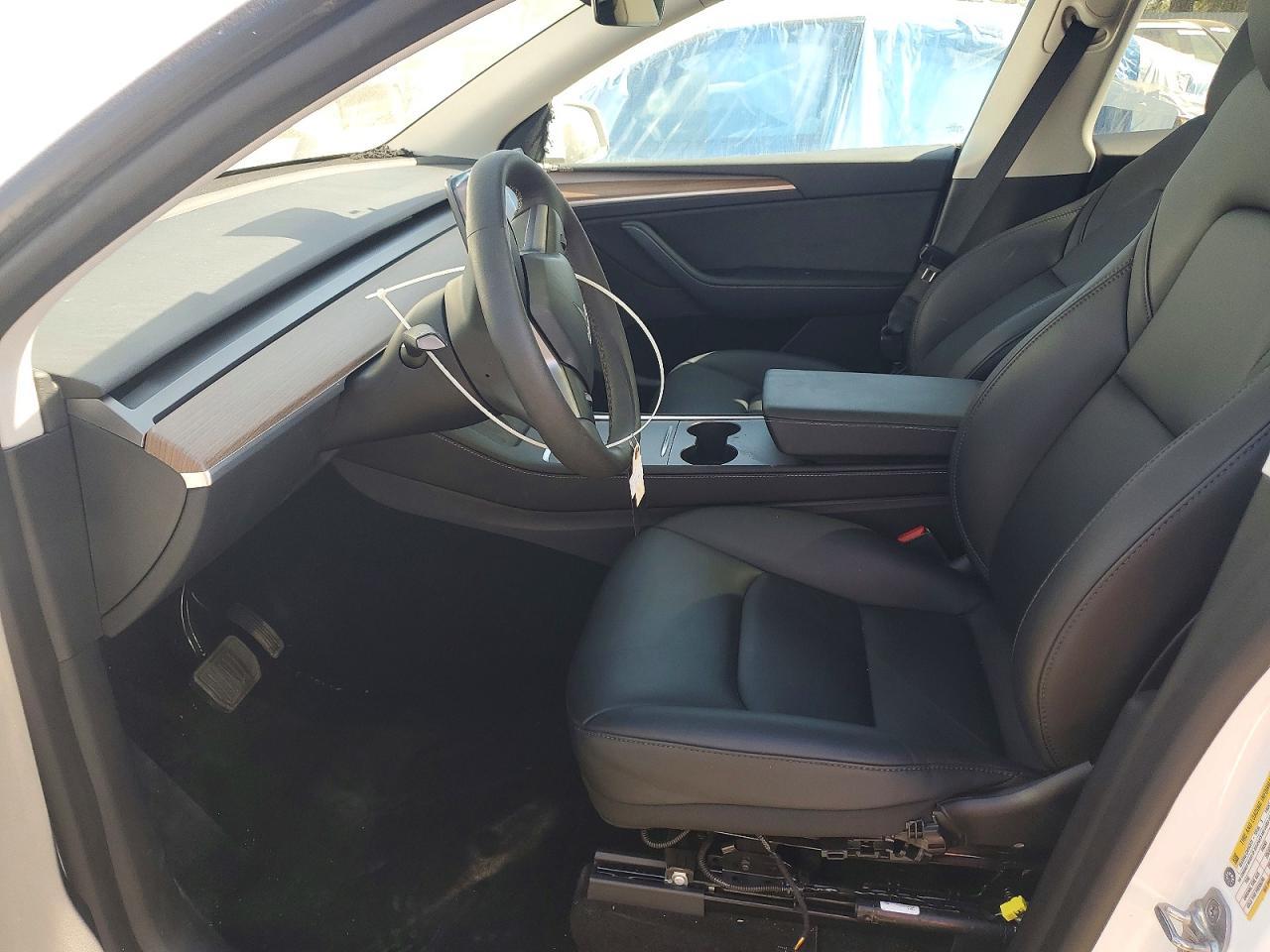 2025 TESLA MODEL Y