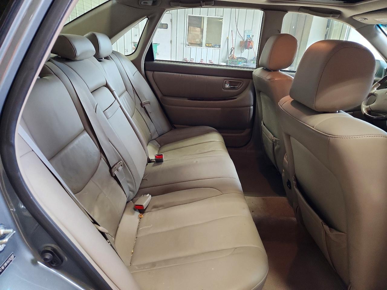 2004 TOYOTA Avalon