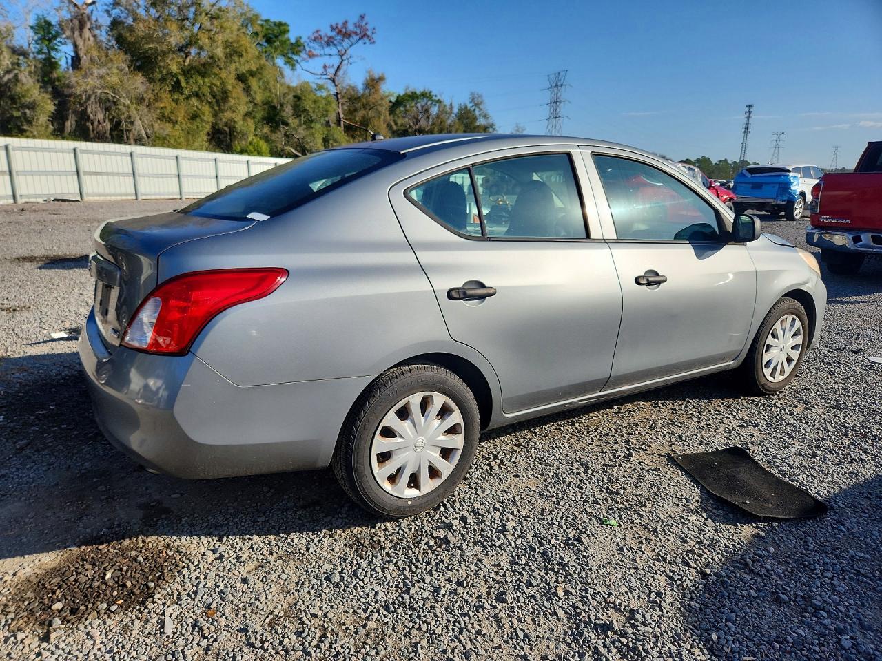 2013 NISSAN VERSA