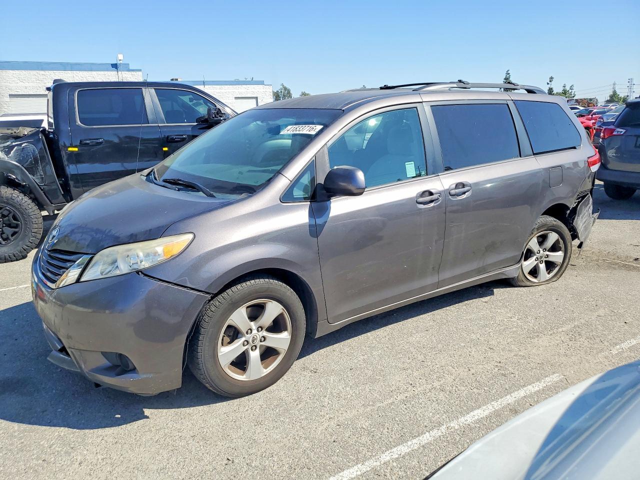 2012 TOYOTA SIENNA