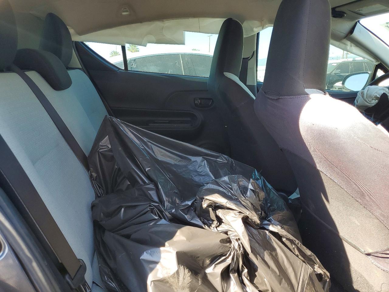 2018 TOYOTA Prius c