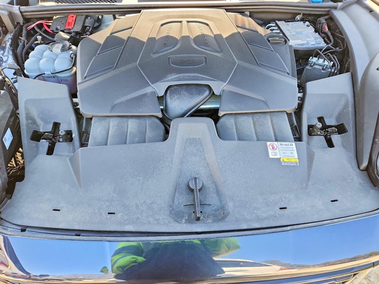 2024 PORSCHE CAYENNE