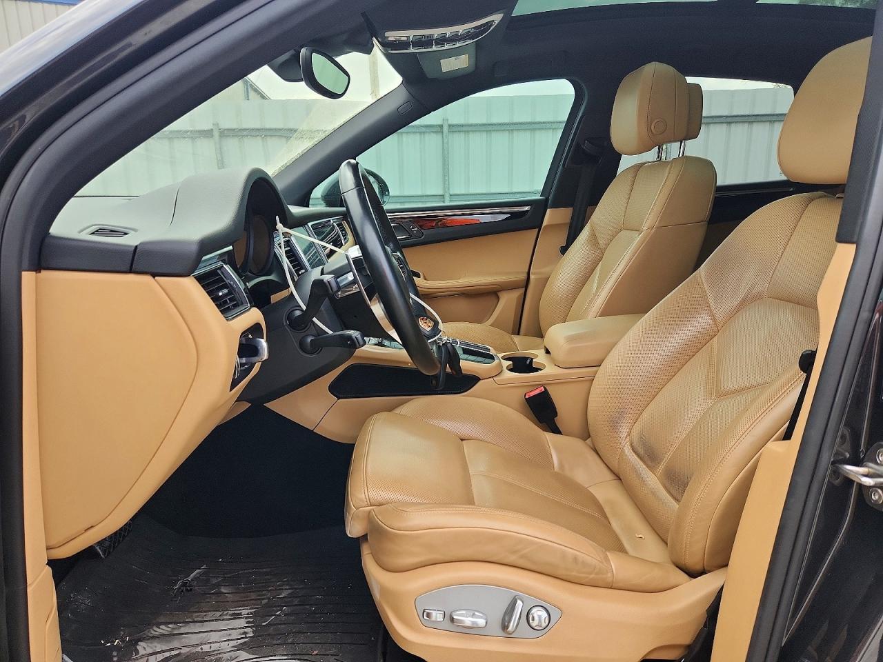 2018 PORSCHE Macan